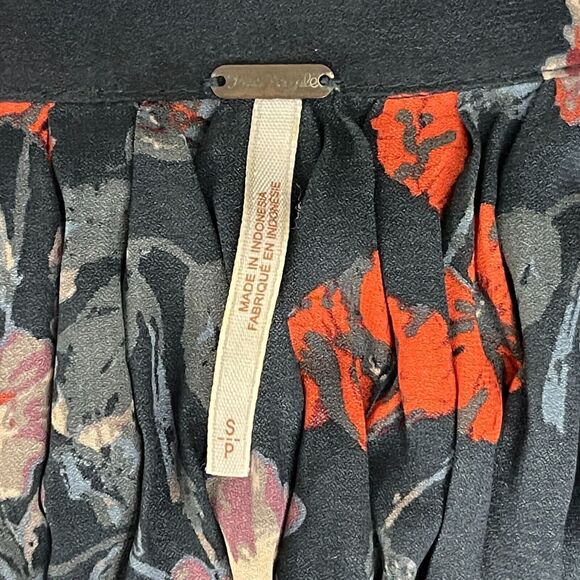 Free People Pebble Crepe Floral So Fine Smoked Boho Tunic Top Women's Size Small - Picture 3 of 7